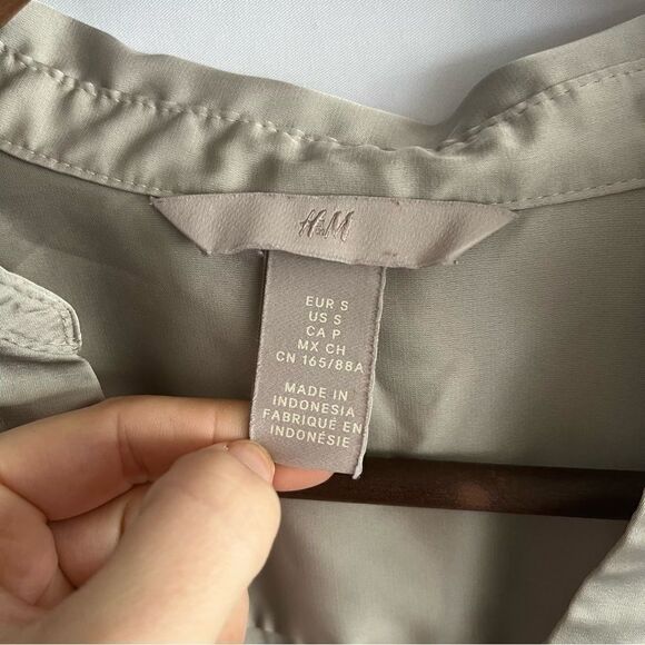 H&M Women's Sage Green Silky Button Down Top - Picture 6 of 7